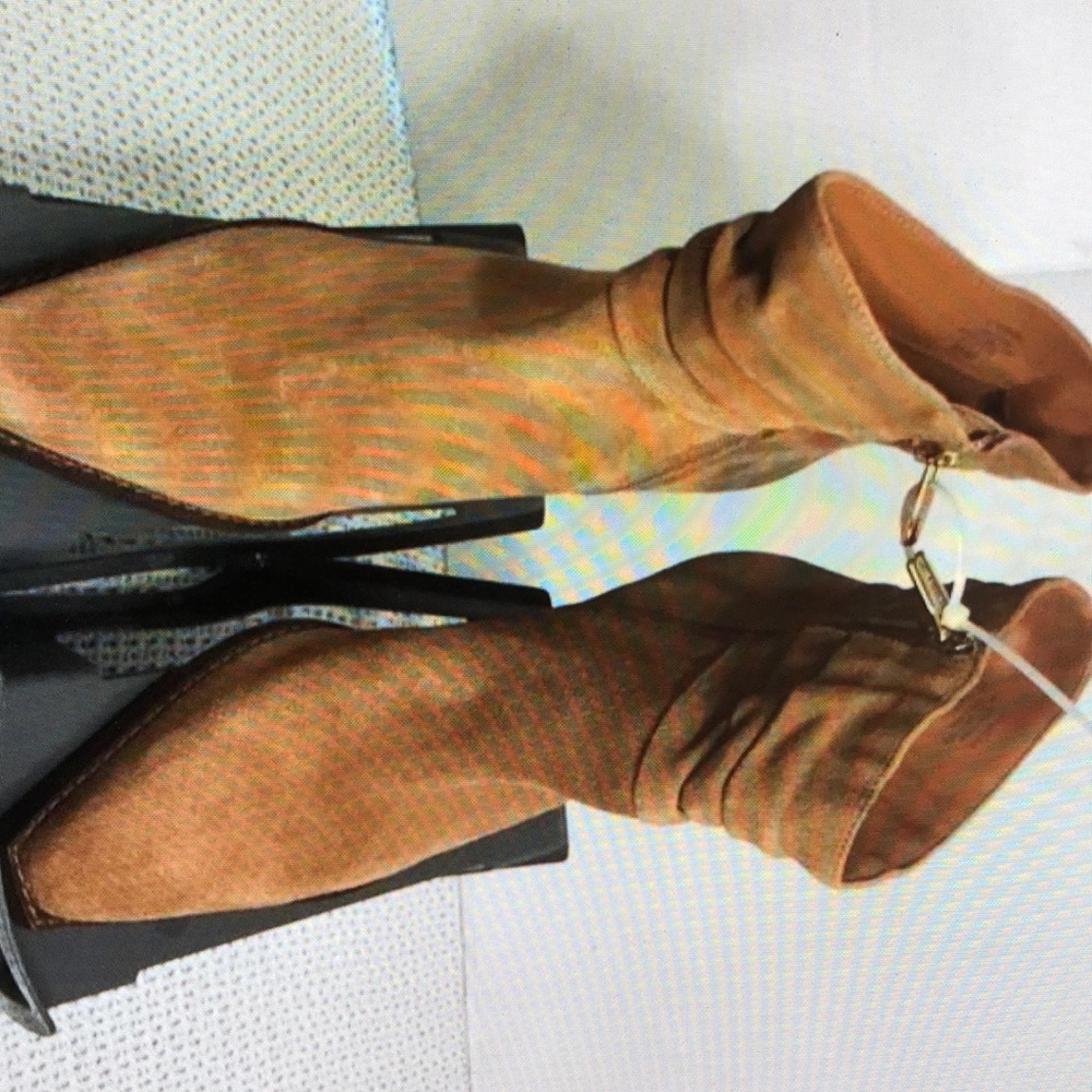 Vince camuto slouch suede booties size 9.5